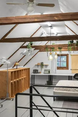a room with a ceiling with wooden beams at L'Artisan - Vieux-Terrebonne in Terrebonne