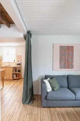 a living room with a blue couch in a room at Le Loft par Maison Dudley in Lac-Mégantic