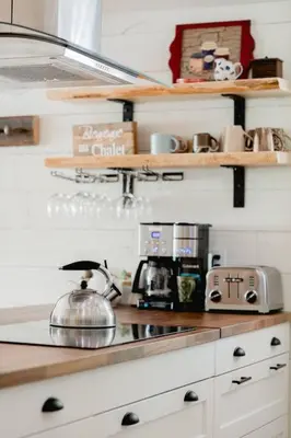 a kitchen counter with a tea kettle on a stove at Chalet Memphrémagog Ski Spa, Étang in Mansonville