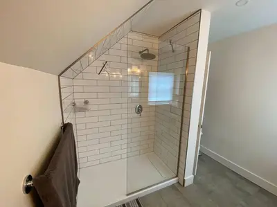 a shower with a glass door in a bathroom at Relaxez, condo Zen, climatisé, campagne&lacs in Magog-Orford