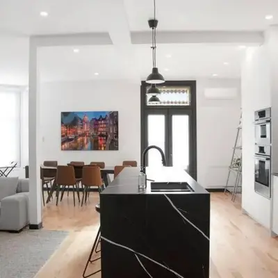Upscale 3-Bedroom Entire Unit in the Trendy Plateau Mont-Royal featuring A Magazine-Worthy Kitchen & Opulent Living Spaces - Apt 1