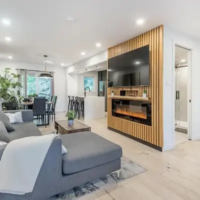 FREE PARKING PRIME LOCATION NEW MODERN CONDO