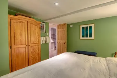 a bedroom with a bed and a green wall at La Loggia Art B&B in Montréal