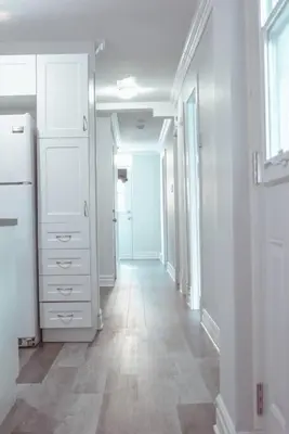 a hallway with white dressers and a hallway with a hallwayngthngthngthngth at Spacieux Appartement de 3 Chambres downtown in Montréal