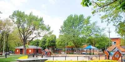 a playground in a park with a picnic table at Luxueux - Deco moderne, Rosemont in Montréal