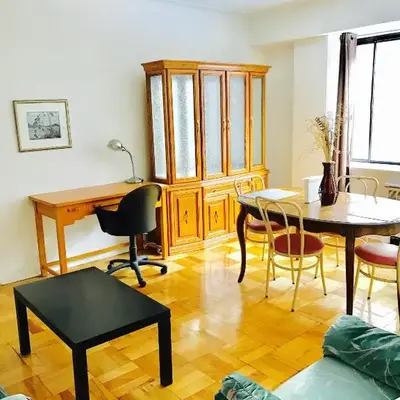 Stylish Montreal Apartment: Comfortable Stay in the Golden Square Mile
