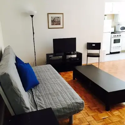Stylish Montreal Apartment: Comfortable Stay in the Golden Square Mile