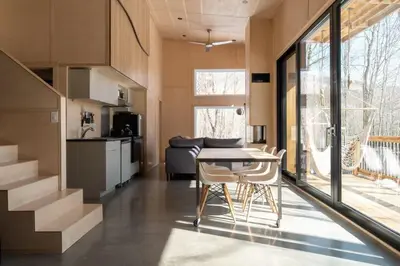 a kitchen and dining room with a table and chairs at Cottage Zoobox-style 51 in Eastman