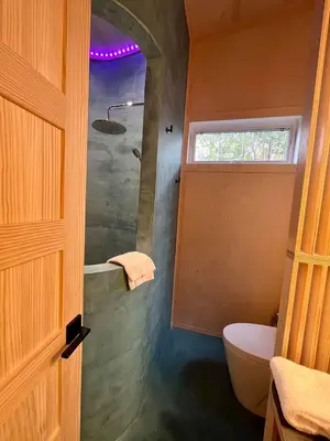 Gallery image of Cabin Zoobox 77 in Eastman