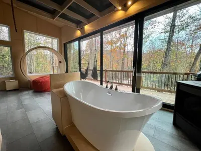 Gallery image of Cabin Zoobox 77 in Eastman