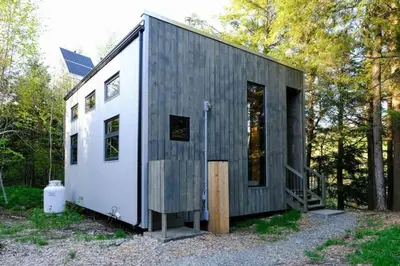 Gallery image of Cabin Zoobox 80 in Eastman