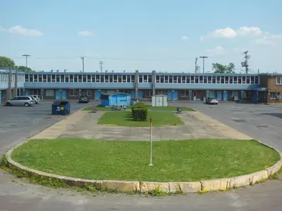 a parking lot in front of a building at Motel Pierre in Montréal