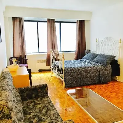 Stylish Montreal Apartment: Comfortable Stay in the Golden Square Mile