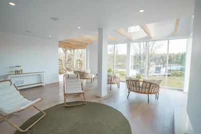 a living room with chairs and a table at MiniBora Le lichen - Cantons-de-l'Est in Bury
