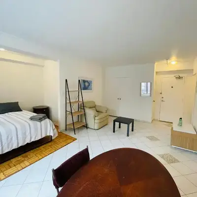 Stylish Montreal Apartment: Comfortable Stay in the Golden Square Mile