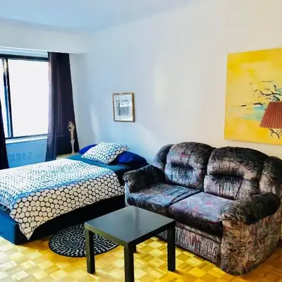 Stylish Montreal Apartment: Comfortable Stay in the Golden Square Mile