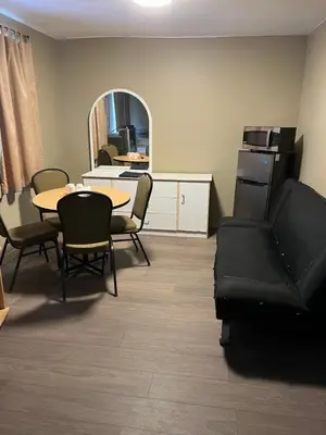 a waiting room with a couch and a table at Motel la siesta de gascon in Terrebonne
