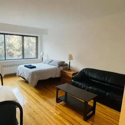 Stylish Montreal Apartment: Comfortable Stay in the Golden Square Mile
