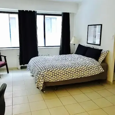 Stylish Montreal Apartment: Comfortable Stay in the Golden Square Mile