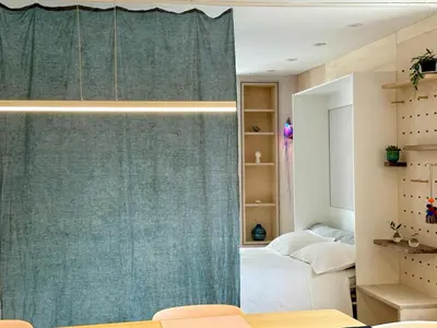 a bedroom with a bed and a window with a curtain at Chez moi - Plateau - Superbe Stay - Excellent emplacement - très confortable in Montréal