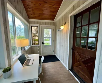 a home office with a desk and a door at Repère d'Eastman - Spa et Accès au lac in Eastman