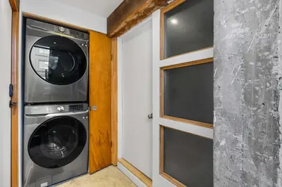 a laundry room with a washer and dryer at Large Beautiful 2BR Apartment fully equipped in Montréal