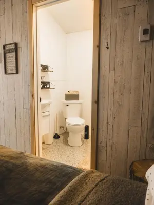 a bathroom with a toilet in a room at Camping Abenaki Aventure - Les Chalets in Pierreville