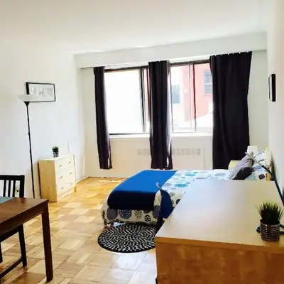 Stylish Montreal Apartment: Comfortable Stay in the Golden Square Mile