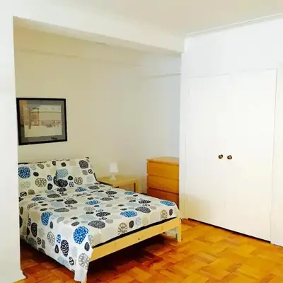 Stylish Montreal Apartment: Comfortable Stay in the Golden Square Mile