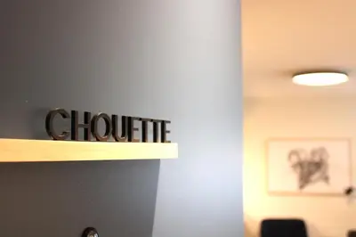 a shelf with a sign that says chunkie on it at Le Héron - Studios Nature in Magog-Orford