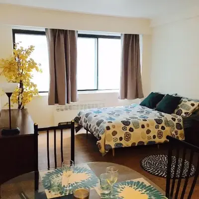 Stylish Montreal Apartment: Comfortable Stay in the Golden Square Mile