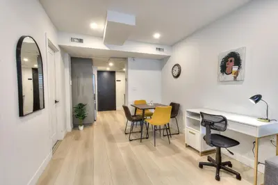 a living room with a table and chairs at Le Montreal Adventure! Restful Nights Full Kitchen & Fast Wifi in Montréal