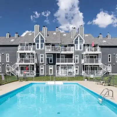 Condo-piscine à 200M du Memphré