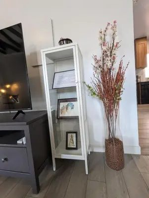 a mirror and a vase with flowers in a room at 2 Bedrooms, 1 Sofa bed and 1,5 Bathrooms, Renovated Apartment in the Heart of Plateau Mont-Royal in Montréal