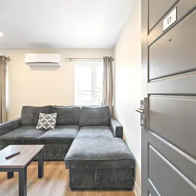 Cozy 3BDR in heart of plateau Montreal D
