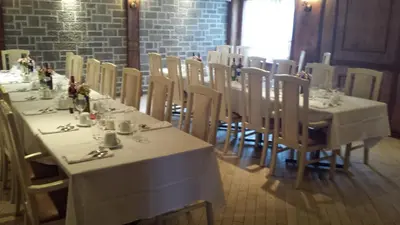 a dining room with tables and chairs with white table cloth at Hôtel Travelodge by Wyndham Victoriaville in Victoriaville