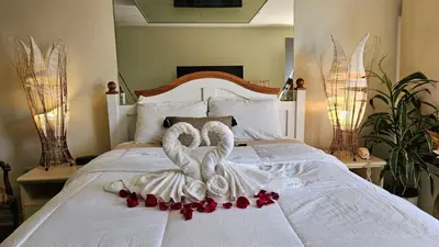 two swans are sitting on top of a bed at Hotel Oasis Lac St-Louis in Salaberry de Valleyfield