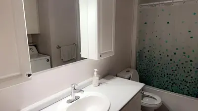 Gallery image of Montreal One-Bedroom Apartment Number1 with shared-bathroom and shared kitchen in Montréal