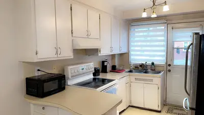 Gallery image of Montreal One-Bedroom Apartment Number2 with shared-bathroom and shared kitchen in Montréal