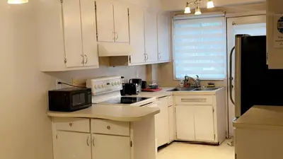 Gallery image of Montreal One-Bedroom Apartment Number2 with shared-bathroom and shared kitchen in Montréal