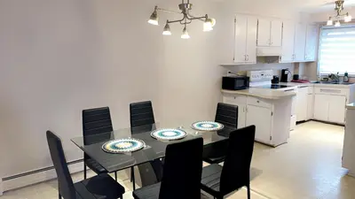Gallery image of Montreal One-Bedroom Apartment Number2 with shared-bathroom and shared kitchen in Montréal