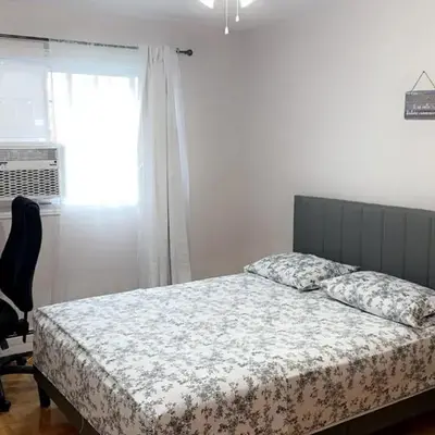 Montreal One-Bedroom Apartment Number2 with shared-bathroom and shared kitchen