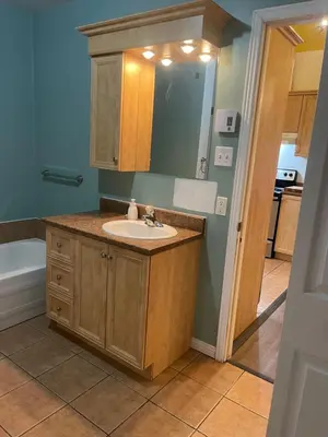 a bathroom with a sink and a tub at Auberge Le Wagon in Wotton