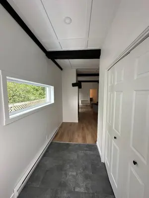 an empty hallway with a window and a door at L'Escapade - magnifique appartement in Granby