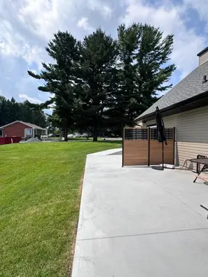 a sidewalk next to a house with a tree at Altitude - magnifique logement in Granby