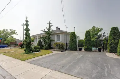 a house with a driveway in front of it at 4 Beds Entire House Wifi Parking in Laval-des-Rapides