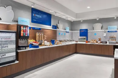 a apple store with a counter with food at Holiday Inn Express Montreal Airport - St-Laurent by IHG in Montréal