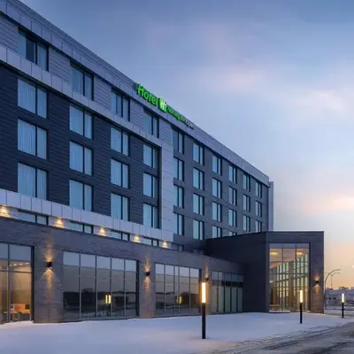 Holiday Inn Express Montreal Airport - St-Laurent by IHG