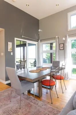 a dining room with a table and chairs and windows at Archimede Panorama Spa in Austin