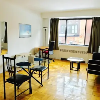 Stylish Montreal Apartment Comfortable Stay in the Golden Square Mile